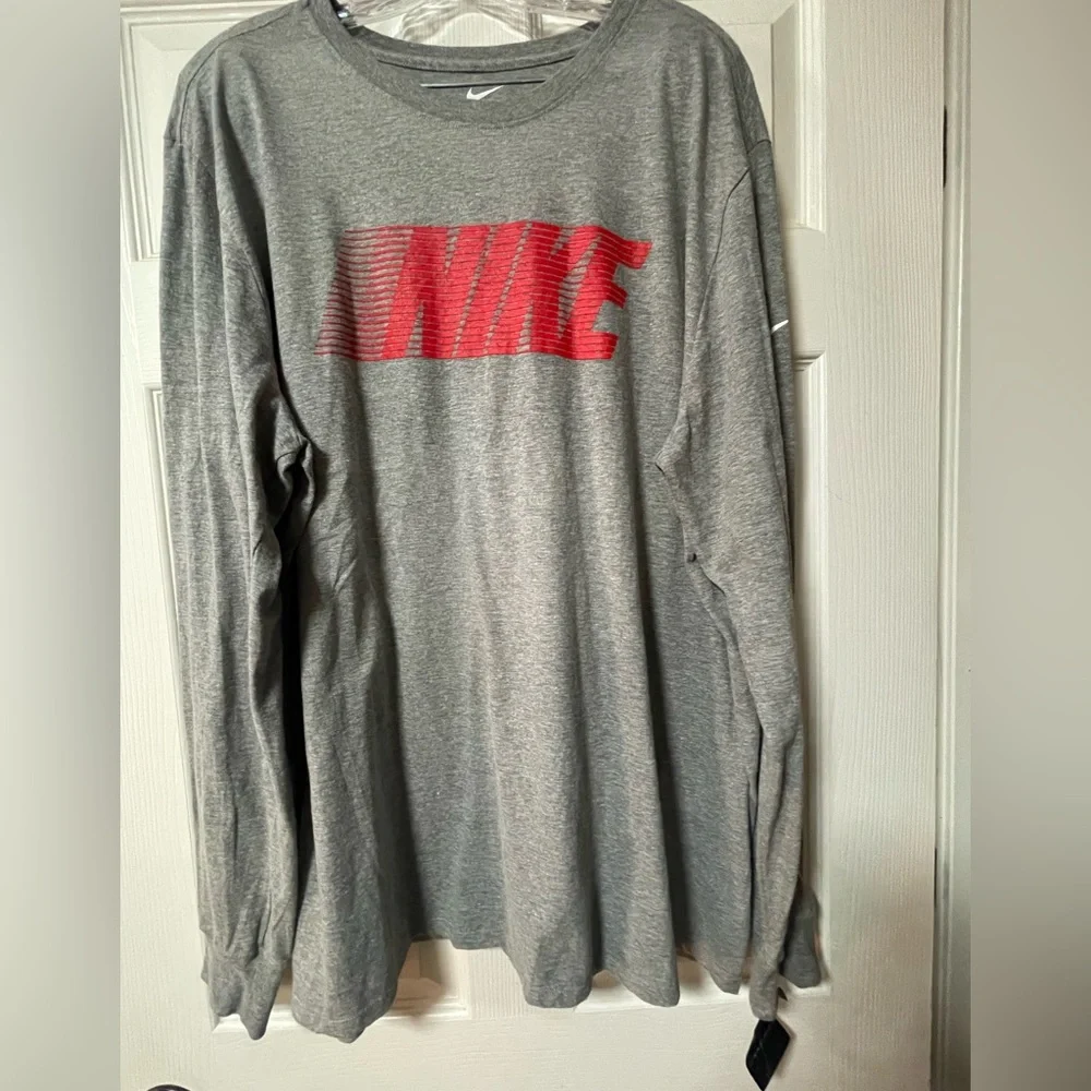 NWT: NIKE Men’s Long Sleeve Grey with Red Graphic Shirt Size XXL - Picture 2 of 6